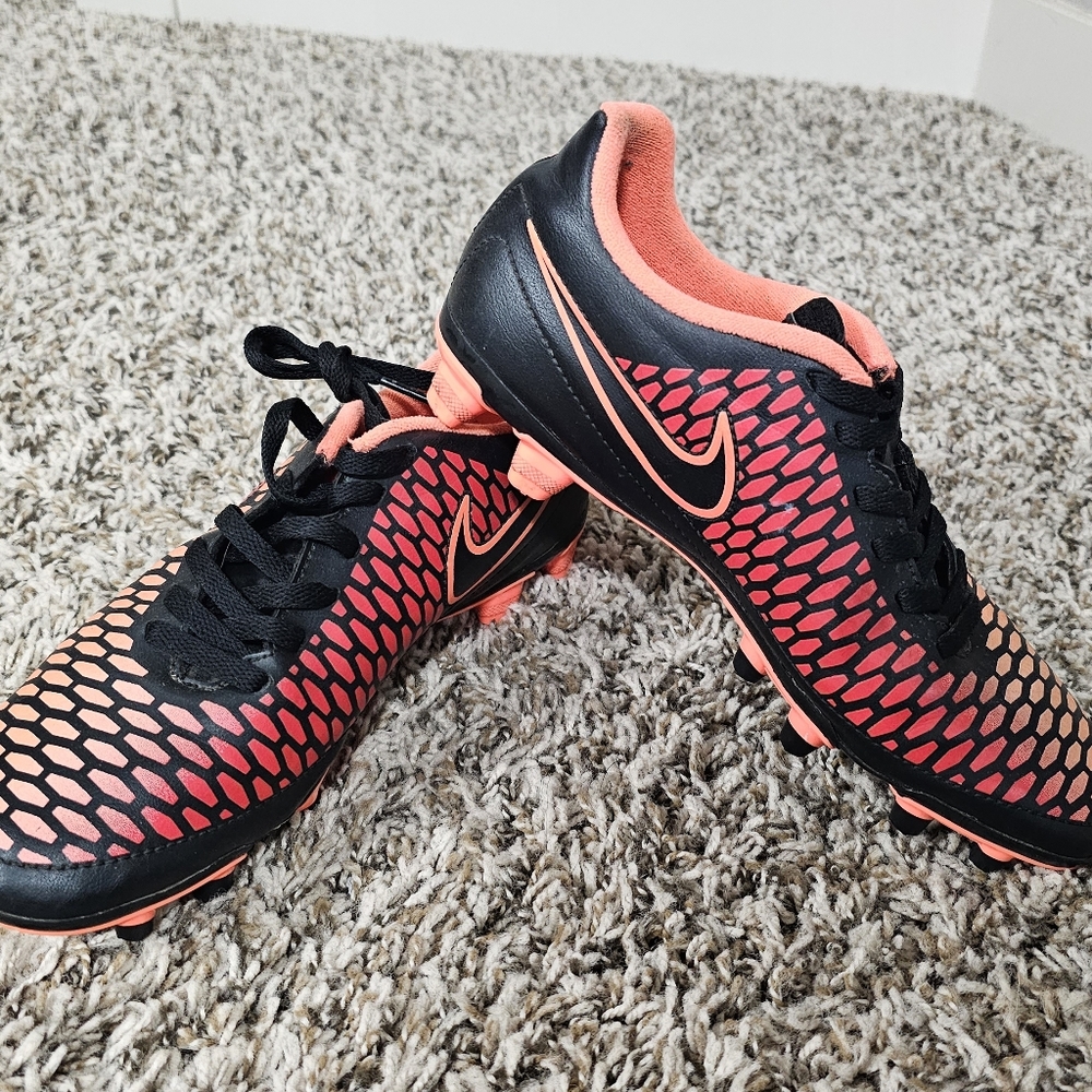 Nike Women's Soccer Cleats Magista Onda Fg Size 7.5